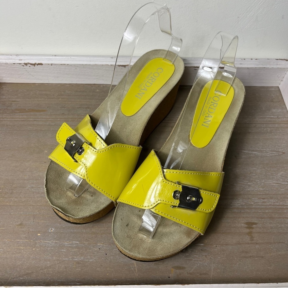 Cordani Aries Yellow Patent Leather Cork Wedge Buckle Sandals 40 Y2K Slingback